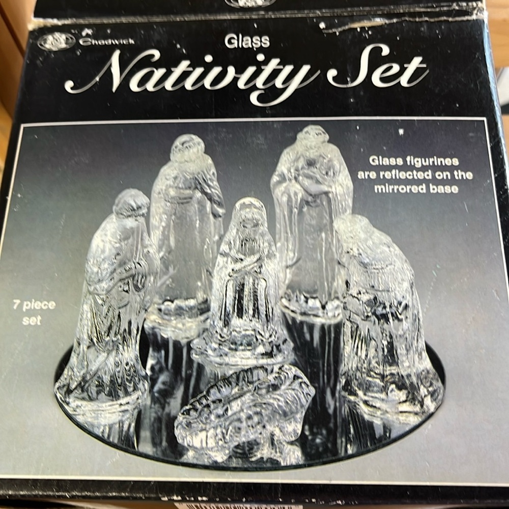 Chadwick 7 piece nativity set in the box